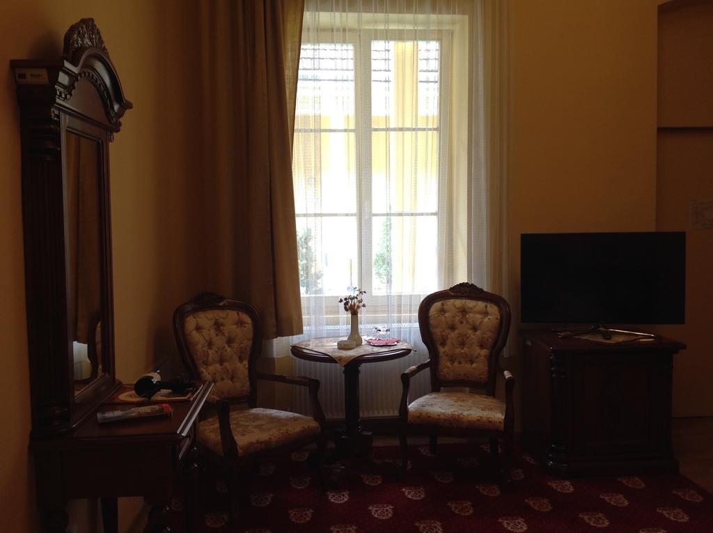 Hotel Astoria Сату-Маре Номер фото